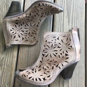 Jose Saenz detailed floral bootie, brown, size 40